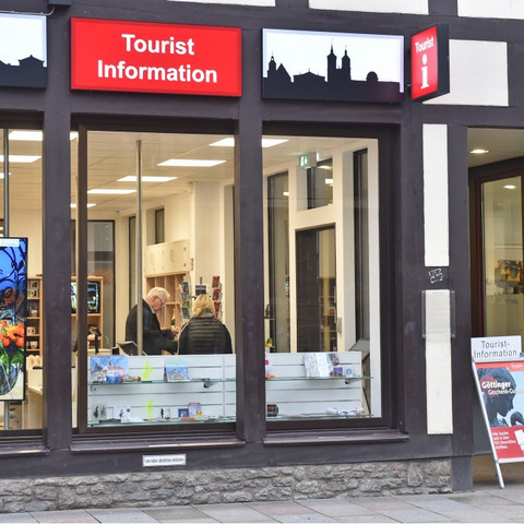 Tourist Information Göttingen am Gänseliesel Brunnen