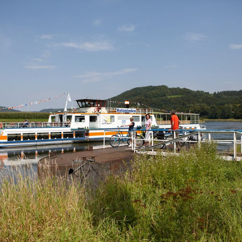 Auch die Weserschiffe nehmen Radler mit auf Rund- und Linienfahrten