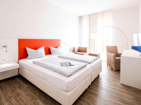 DSC05791_ret RGB-1600px