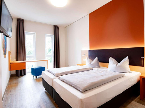 DSC05832_ret RGB-1600px