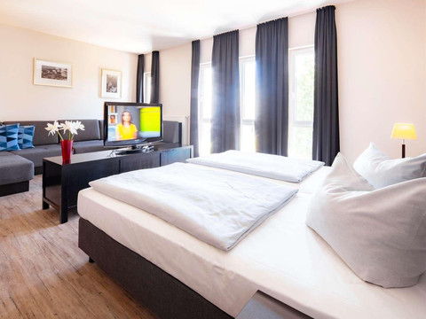 DSC05886_ret RGB-1600px