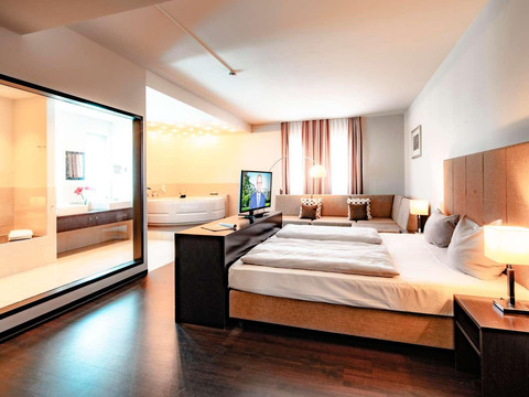 DSC05893_ret RGB-1600px