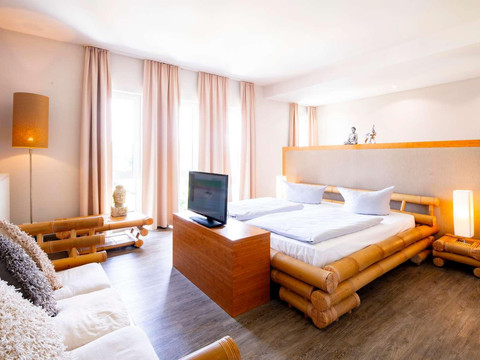 DSC05950_ret RGB-1600px