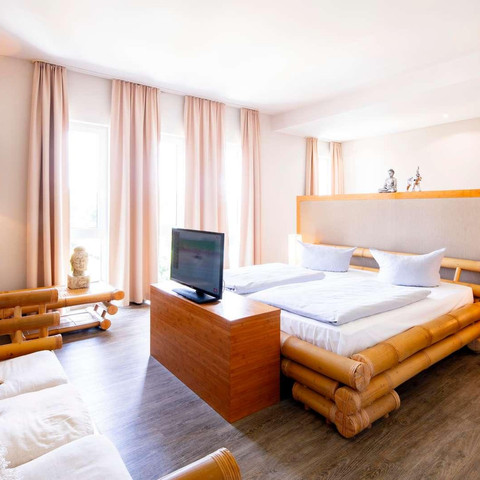 DSC05950_ret RGB-1600px