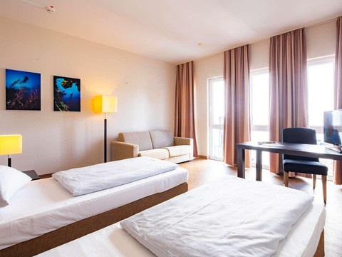 DSC05971_ret RGB-1600px