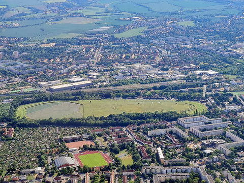 Luftbild der Pferderennbahn