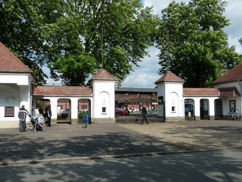 Haupteingang Oskar-Röder-Straße