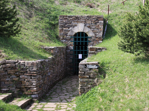 Bergbaulandschaft Kupferberg - Mundloch des Mariahilf Stolln