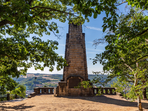 König-Albert-Denkmal auf dem Feitaler Windberg mit Blick zur Stadt