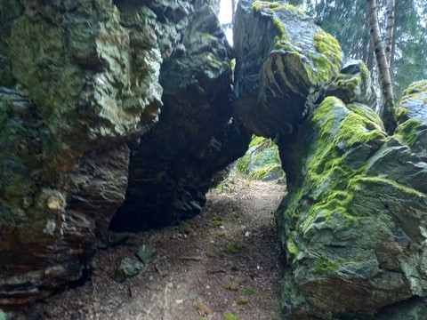 Felsentor am steinernen Mönch am Felsenweg 2