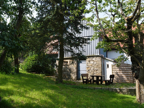 Terrasse mit Sitz- und Grillgelegenheit