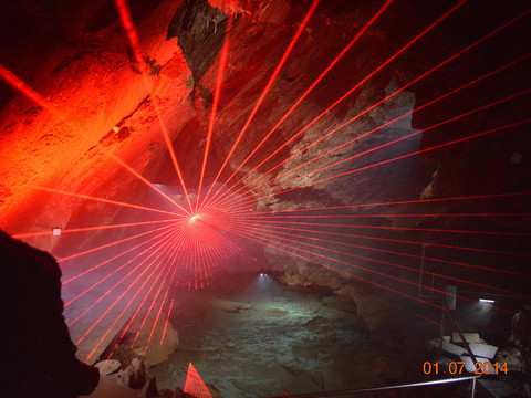 Lasershow in der Drachenhöhle