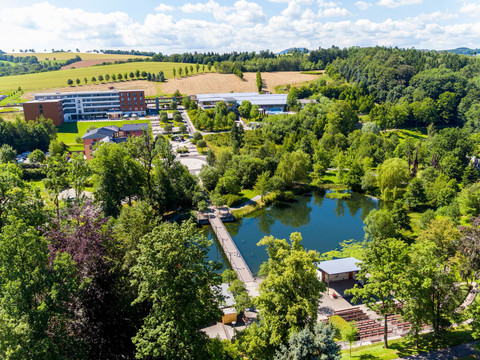 Blick auf Kurparkteich, Hotel "Santé Royale", Silber-Therme