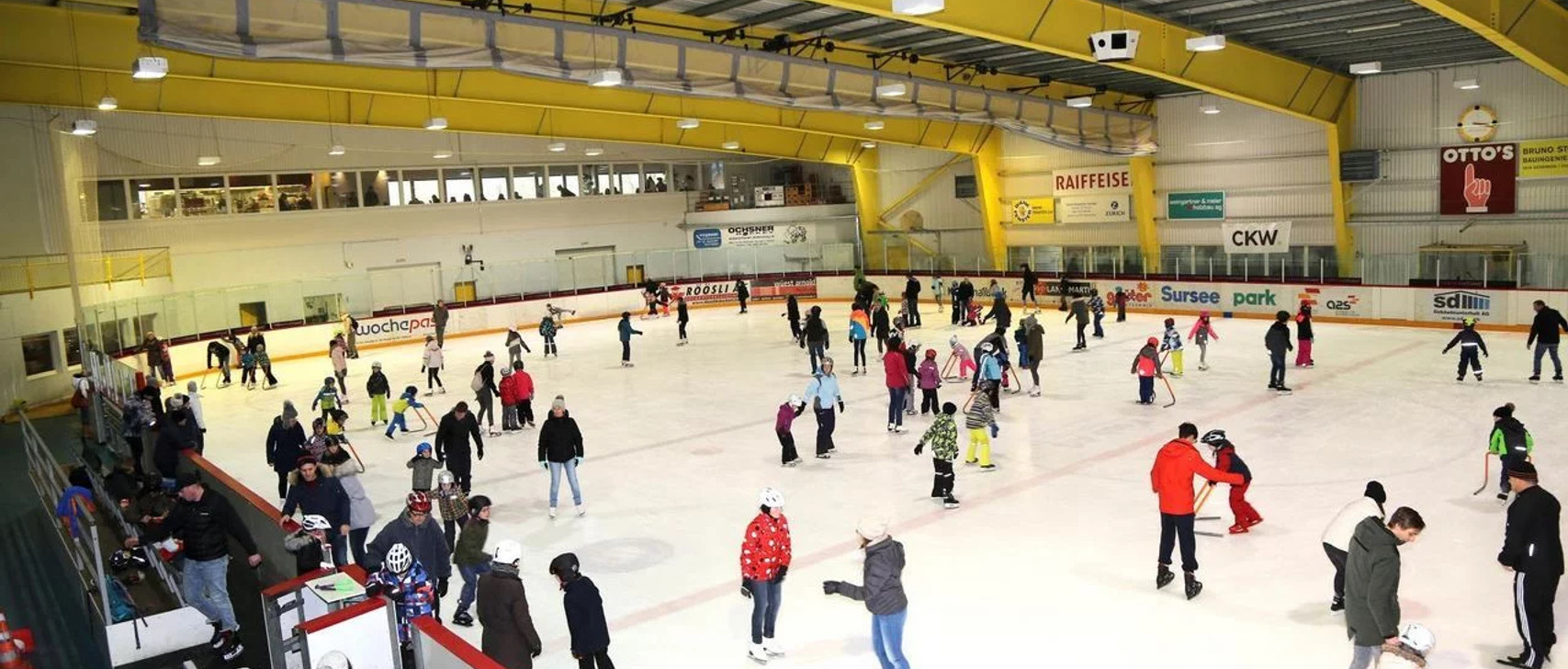 Öffentliches Eislaufen, Eishalle Sursee.jpg