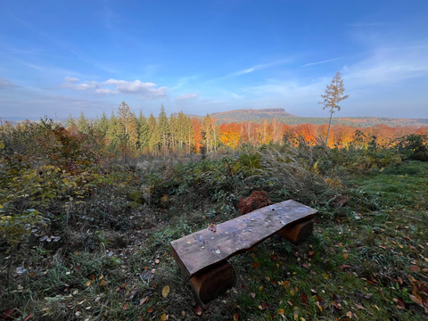 Bank mit Ausblick zum Großen Zschirnstein