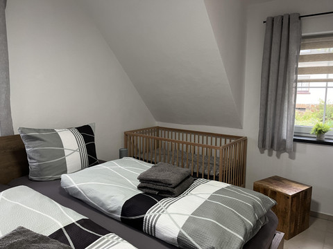 SCHLAFZIMMER1 - KINDERBETT