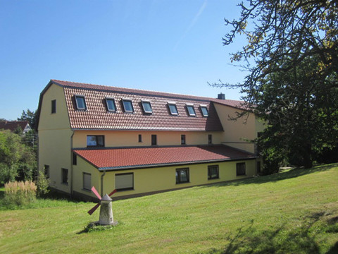 Zimmer Erd-/Obergeschoss mit Blick in den Garten