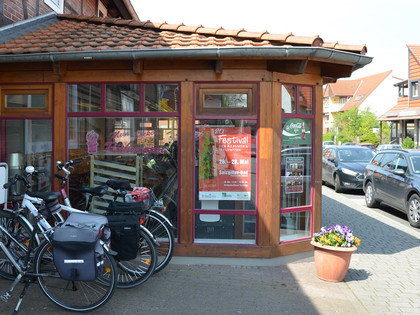 Eingangsbereich zum Café an der Bäckerei Rühmann in Salzgitter-Lebenstedt