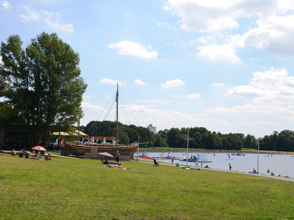 Salzgittersee, Wanderweg 32 mit Einkehrmöglichkeit am Café del Lago