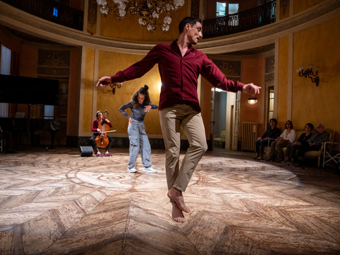 BACH E L’ARTE DEL MOVIMENTO Progetto Europa Creativa Aude Walker-Viry violoncello barocco e looper Maria Picardi danza hip-hop e contemporanea, coreografia Hubert Hazebroucq danza barocca e contemporanea, coreografia Gerrit Berenike Heiter regia Clémen BACH E L’ARTE DEL MOVIMENTO Progetto Europa Creativa Aude Walker-Viry violoncello barocco e looper Maria Picardi danza hip-hop e contemporanea, coreografia Hubert Hazebroucq danza barocca e contemporanea, coreografia Gerrit Berenike Heiter regia Clémen