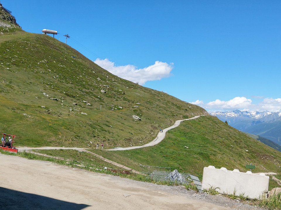 Rundwanderung von der Fiescheralp durch den Tälligrattunel zur Märjela und zum Gletscherrand