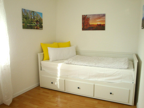 Kleines Schlafzimmer / Kinderzimmer