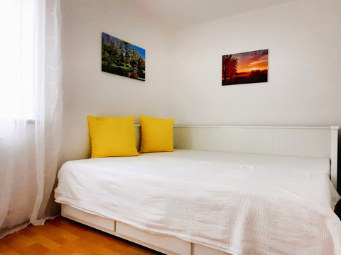 kleines Schlafzimmer / Kinderzimmer