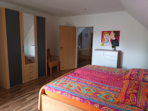 Schlafzimmer oben.jpg