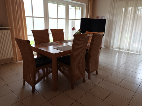 WohnEsszimmer unten.jpg