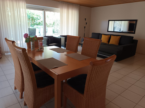 Wohnzimmer unten.jpg