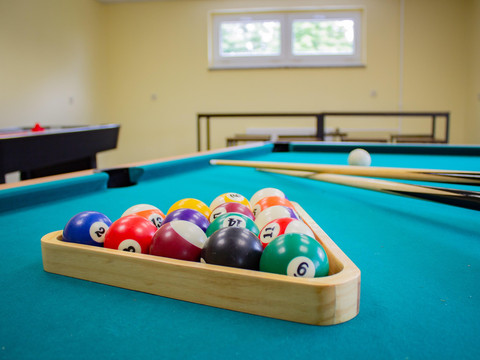 Freizeitraum mit Billiard und Airhockey