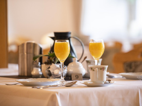Frühstück- gedeckter Tisch