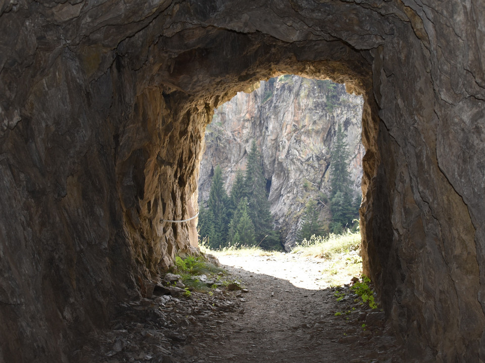 Tunnel bei der Massaschlucht