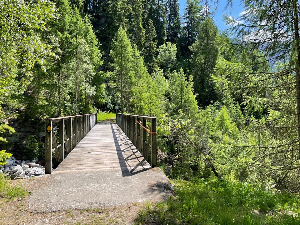 Brücke auf dem Weg zur Egga