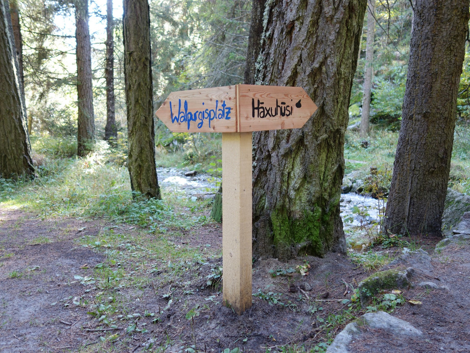 Wegweiser Häxuhüs - Walpurgisplatz