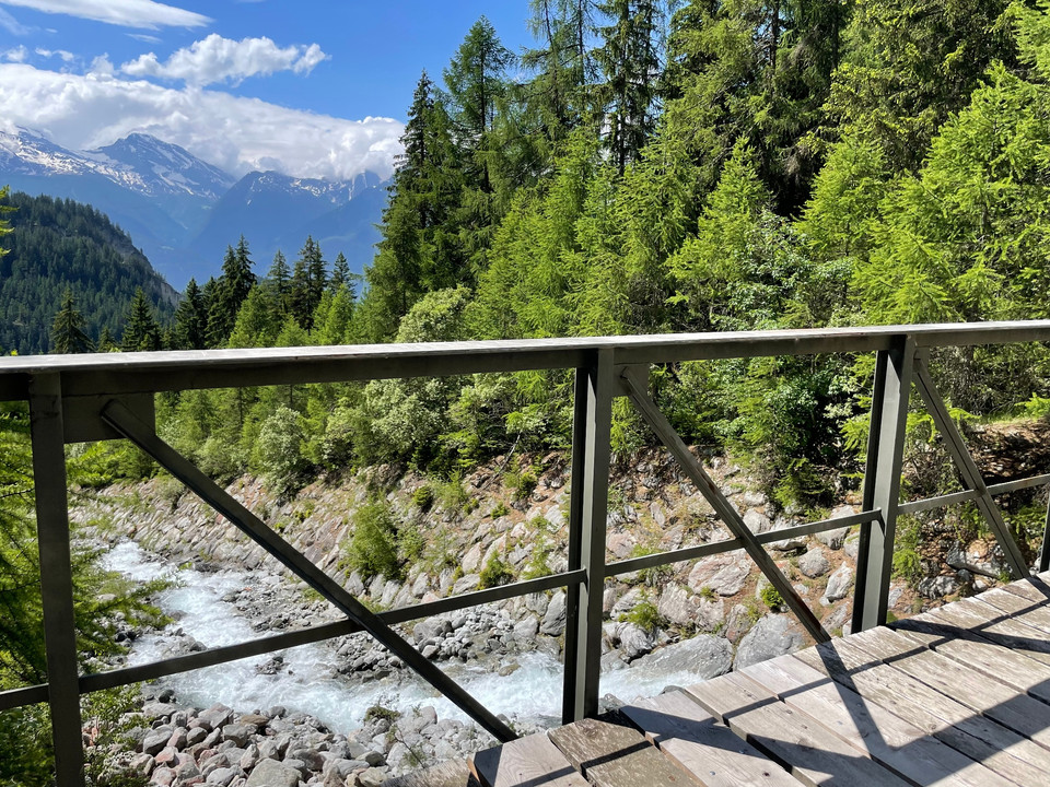 Brücke auf dem Weg Blatten - Egga