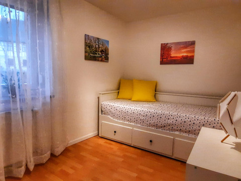 kleines Schlafzimmer/Kinderzimmer