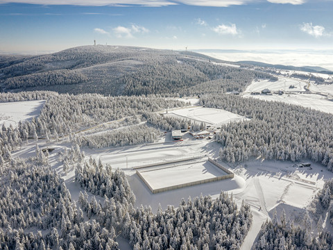 Sparkassen Skiarena Oberwiesenthal mit Blick zum Keilberg (Klinovec)