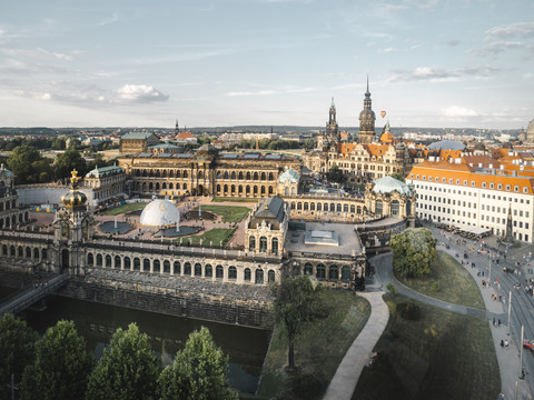 Aussicht auf den Zwinger vom Riesenrad.jpg