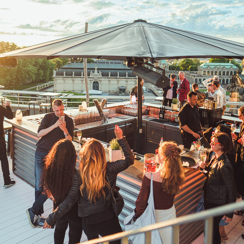 Dresden for explorers Afterwork-Party auf der Dachterrasse des „Lebendigen Hauses Felix“After-work party on the roof terrace of the ‘Lebendiges Haus Felix’