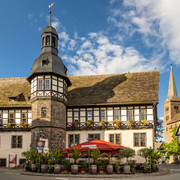 Höxter-Altes Rathaus-Teutoburger-Wald-Stadt Höxter-D-Ketz-142.jpg Ansicht des Historischen Rathauses mit Türmen der Kilianikirche im HintergrundView of the historic town hall with the towers of the Kiliani church in the background