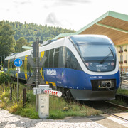 Höxter-Bahnhof-Teutoburger-Wald-Stadt Höxter-D-Ketz-136.jpg Zug der NordWestBahn am Bahnhof Höxter-RathausNordWestBahn train at Höxter-Rathaus station