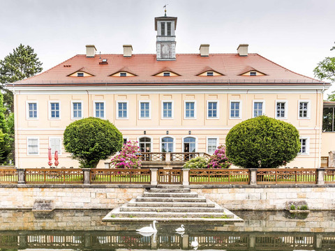 Jagschloss Graupa mit den Richard-Wagner-Stätten Pirna