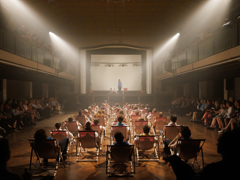 Ludwig im Wald bei MusikfestspielenLudwig in the forest at the music festivalLudwig v lese na hudebním festivaluLudwig w lesie na festiwalu muzycznymLudwig in het bos op het muziekfestivalLudwig nella foresta al festival musicale