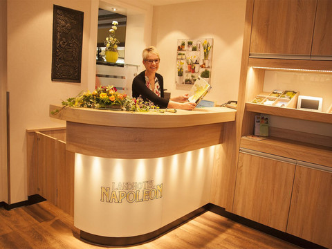 Rezeption Ihre Gastgeberin Landhotel Napoleon