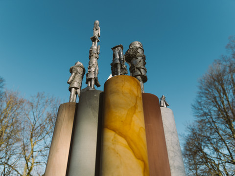 Osmar Osten: Oben-Mit (oder: Ein Denkmal für die guten Geister meiner Heimat), 2024, Courtesy: Osmar Osten, Foto: Johannes Richter