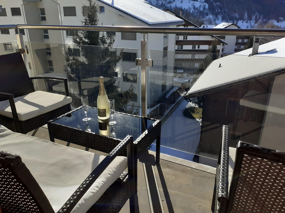 Apero Sonne Balkon Fiesch Ferienwohnung