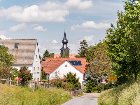 Raußlitz mit Kirche