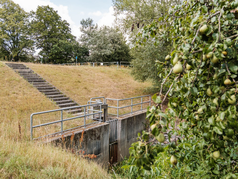 Kanalbeginn am Elberadweg