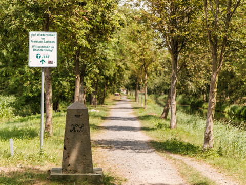 Landesgrenze am Floßkanal bei Gröditz
